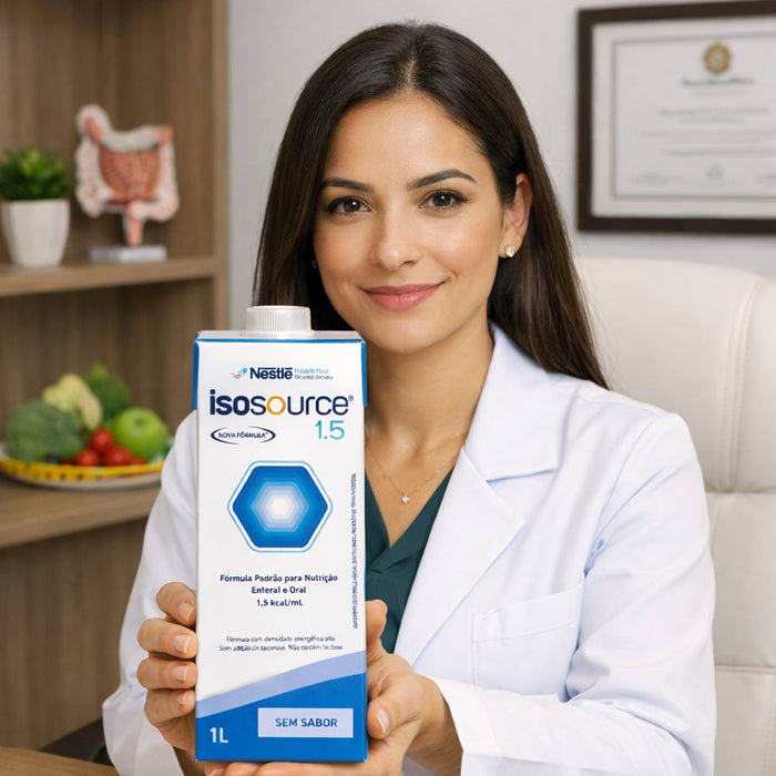 nutricionista segurando o isosource 1.5