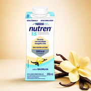 Nutren 1.5 Baunilha 200ml em cenário com favas e flor de baunilha